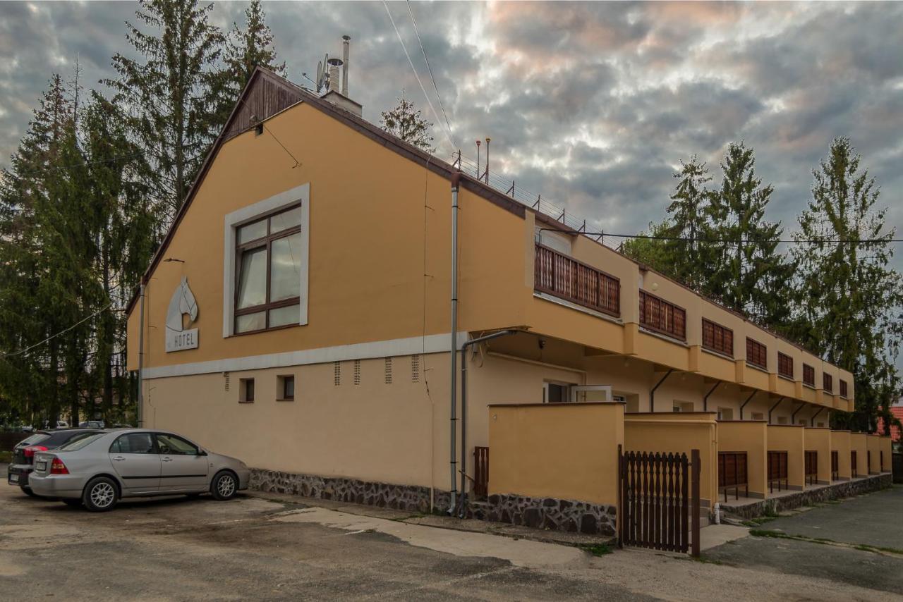 Lipicai Hotel és Étterem Szilvásvárad Extérieur photo